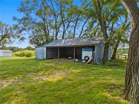 Exterior - 1945 N 900th Rd, Eudora, KS 66025 photo 6 of 9