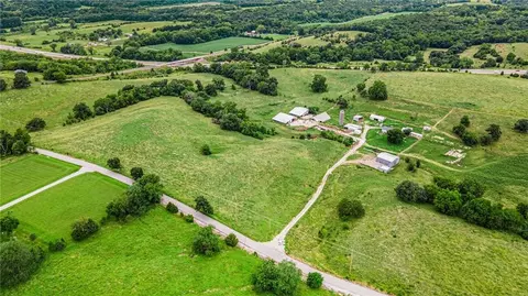 13920 Kansas Ave, Bonner Springs, KS 66012