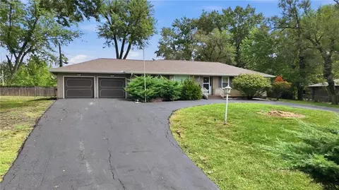 7417 NW Woody Creek Ln, Platte Woods, MO 64151