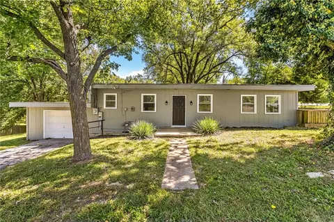 5807 NE Gunn St, Kansas City, MO 64119