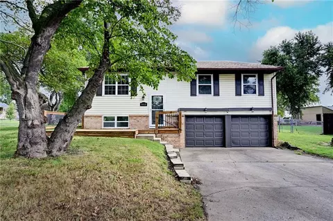 5113 NW Downing St, Blue Springs, MO 64015
