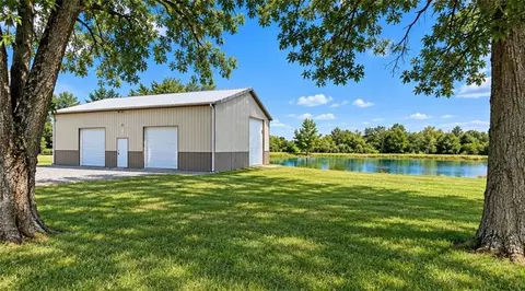 31480 Metcalf Rd, Louisburg, KS 66053