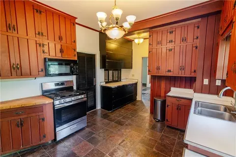 Kitchen - 1200 S 3rd St, Atchison, KS 66002 photo 4 of 9