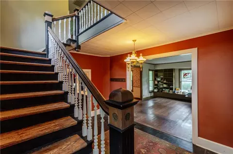 Entry Way - 1200 S 3rd St, Atchison, KS 66002 photo 6 of 11
