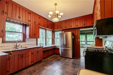 Kitchen - 1200 S 3rd St, Atchison, KS 66002 photo 8 of 9