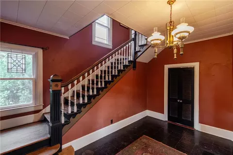 Entry Way - 1200 S 3rd St, Atchison, KS 66002 photo 2 of 11