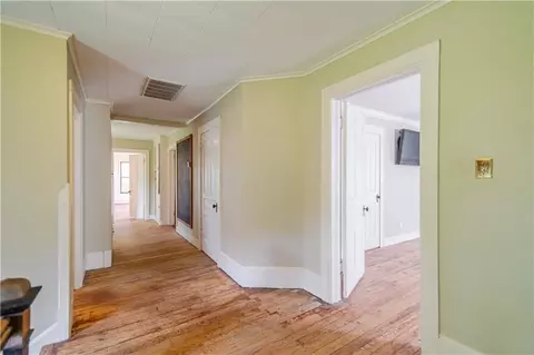 Entry Way - 1200 S 3rd St, Atchison, KS 66002 photo 9 of 11