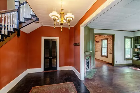 Entry Way - 1200 S 3rd St, Atchison, KS 66002 photo 5 of 11