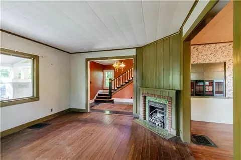 Living - 1200 S 3rd St, Atchison, KS 66002 photo 2 of 10