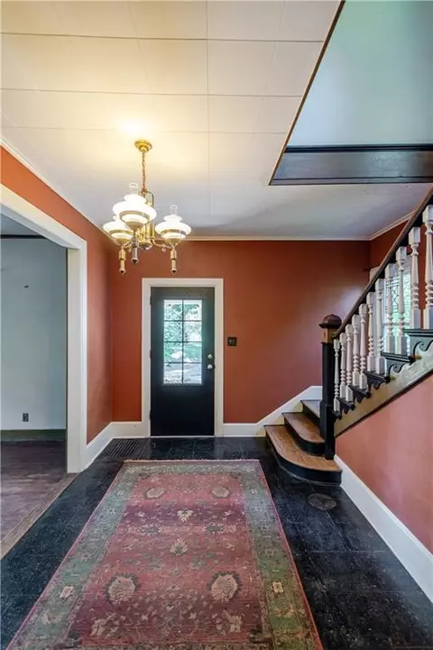 Entry Way - 1200 S 3rd St, Atchison, KS 66002 photo 4 of 11