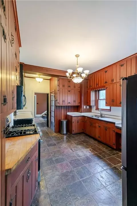 Kitchen - 1200 S 3rd St, Atchison, KS 66002 photo 2 of 9