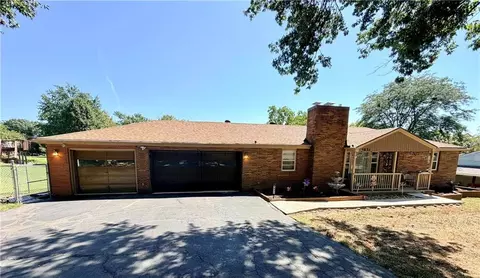 5831 N Ava Ave, Kansas City, MO 64151