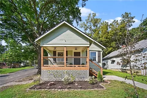936 Columbia Ave, Leavenworth, KS 66048