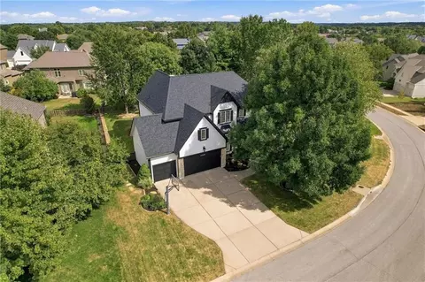 22218 W 57th St, Shawnee, KS 66226