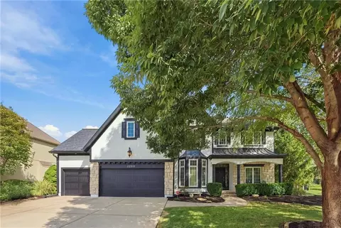 22218 W 57th St, Shawnee, KS 66226
