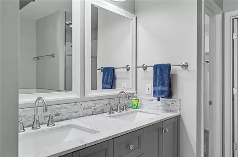 Bath - 2012 E 26th St, Lawrence, KS 66046 photo 1 of 5