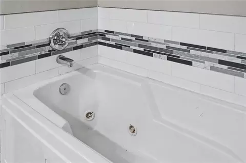 Bath - 2012 E 26th St, Lawrence, KS 66046 photo 2 of 5
