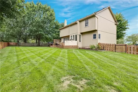 Exterior - 8623 Haven St, Lenexa, KS 66219 photo 5 of 7