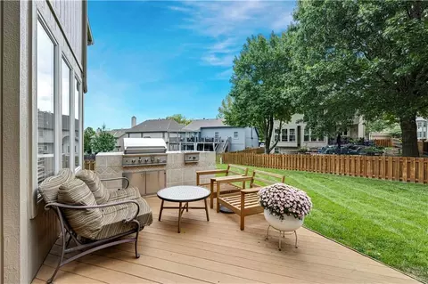 Exterior - 8623 Haven St, Lenexa, KS 66219 photo 4 of 7