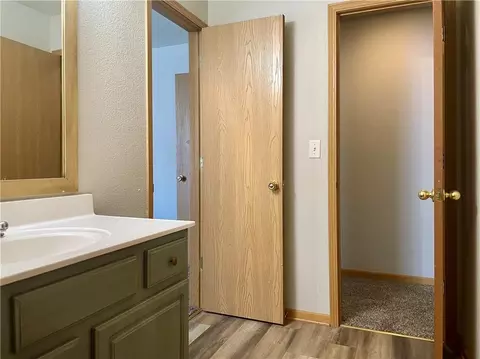 Bath - 18502 E 3rd Street Ct, Independence, MO 64056 photo 7 of 8