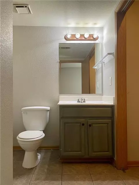 Bath - 18502 E 3rd Street Ct, Independence, MO 64056 photo 1 of 8