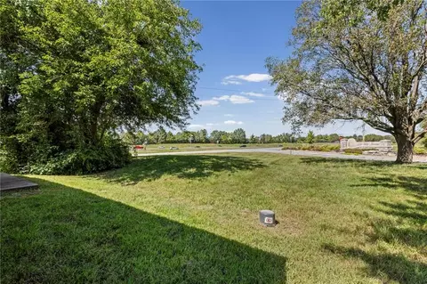 Exterior - 1012 NE Queens Ct, Lees Summit, MO 64064 photo 6 of 6