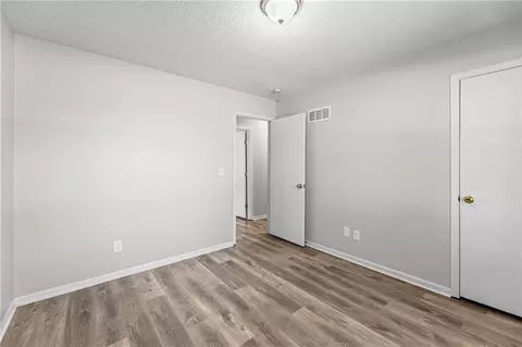 Bedroom - 1012 NE Queens Ct, Lees Summit, MO 64064 photo 4 of 6