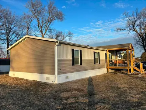 Exterior - 213 S Walnut St, Centerview, MO 64019 photo 4 of 4
