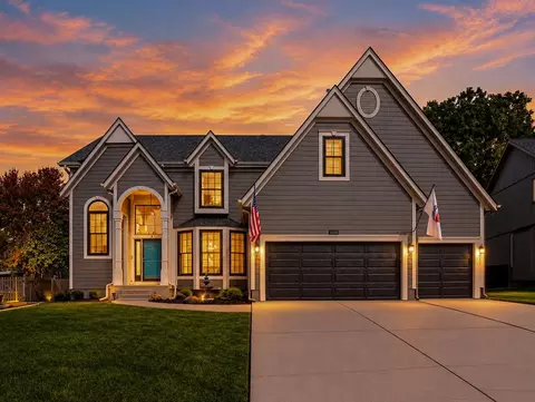 8408 W 129th Ter, Overland Park, KS 66213