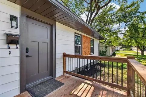 Exterior - 6303 E 153rd St, Grandview, MO 64030 photo 3 of 5