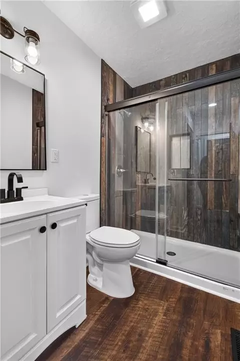 Bath - 6303 E 153rd St, Grandview, MO 64030 photo 2 of 2