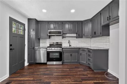 Kitchen - 6303 E 153rd St, Grandview, MO 64030 photo 2 of 3