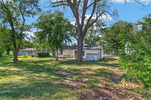 Exterior - 6303 E 153rd St, Grandview, MO 64030 photo 4 of 5