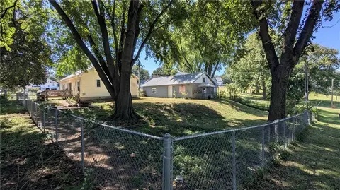336 E Locust St, Troy, KS 66087 photo 4