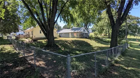 336 E Locust St, Troy, KS 66087 photo 3