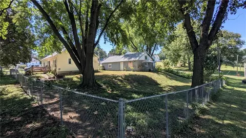 336 E Locust St, Troy, KS 66087 photo 5