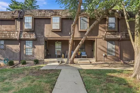 10258 Cedarbrooke Ln, Kansas City, MO 64131