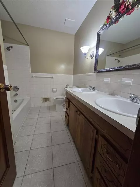 Bath - 15917 E 41st St, Independence, MO 64055 photo 3 of 4
