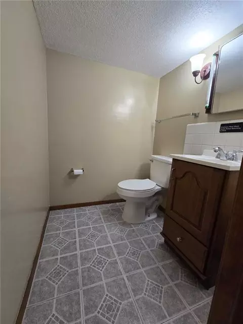 Bath - 15917 E 41st St, Independence, MO 64055 photo 4 of 4