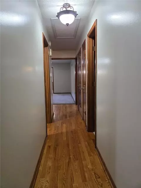 Entry Way - 15917 E 41st St, Independence, MO 64055 photo 3 of 4