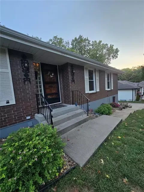 Exterior - 15917 E 41st St, Independence, MO 64055 photo 4 of 15
