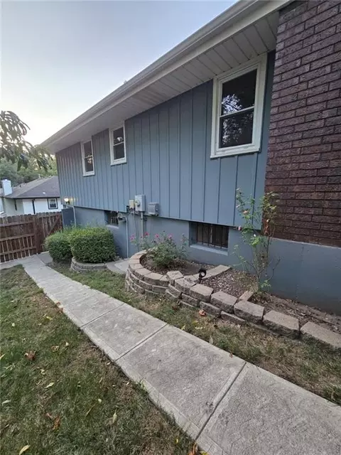 Exterior - 15917 E 41st St, Independence, MO 64055 photo 11 of 15