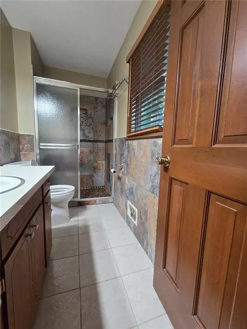 Bath - 15917 E 41st St, Independence, MO 64055 photo 2 of 4