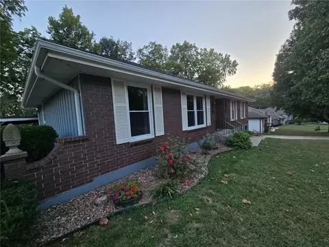 Exterior - 15917 E 41st St, Independence, MO 64055 photo 2 of 15