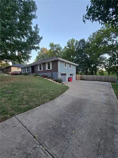 Exterior - 15917 E 41st St, Independence, MO 64055 photo 6 of 15