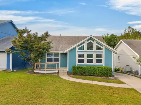 929 NW 63rd St, Kansas City, MO 64118