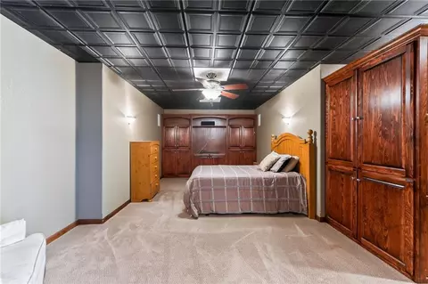 Bedroom - 1401 Pinecrest Dr, Bethany, MO 64424 photo 6 of 12