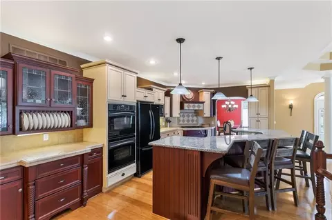 Kitchen - 1401 Pinecrest Dr, Bethany, MO 64424 photo 5 of 7