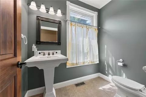 Bath - 1401 Pinecrest Dr, Bethany, MO 64424 photo 4 of 7