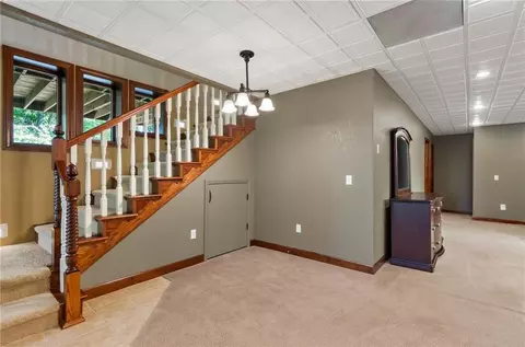 Entry Way - 1401 Pinecrest Dr, Bethany, MO 64424 photo 6 of 6
